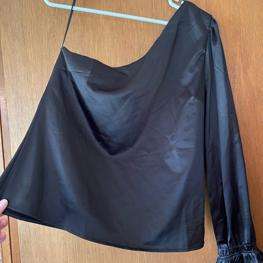 Elegant Black One-Shoulder Skirt